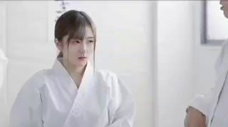 像似AOA雪炫长发文静妹子被男友大肉棒操插穴自拍特写馒头美穴无套抽插最后口爆吃精
